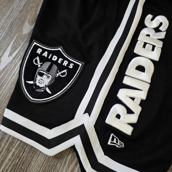 Las Vegas Raiders New Era NFL Shorts Chenille Embrodery Logos Black White XXL LE - Picture 9 of 11